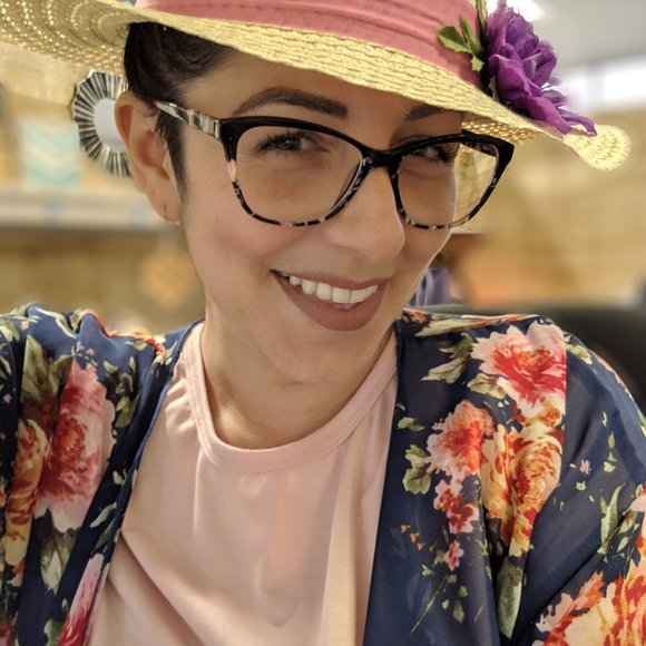 Meet your Posher, Mindi - Picture 1 of 2